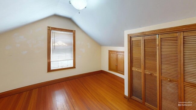 Building Photo - Sunny 4 Bed in Roxbury .5mi from the Orange Line