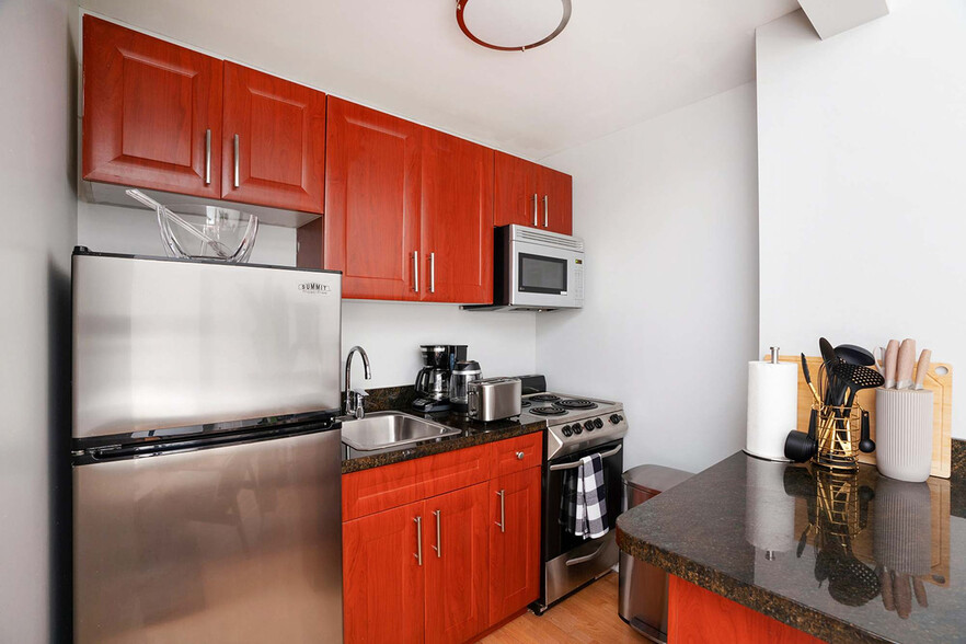 Building Photo - 238 W 73rd St