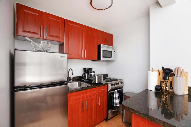Building Photo - 240 W 73rd St