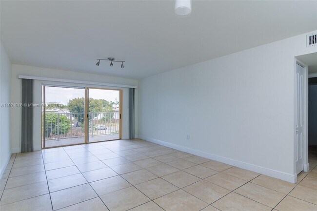 Building Photo - 4804 NW 79th Ave