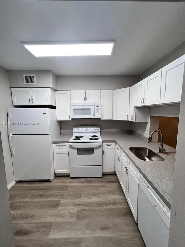 Building Photo - 403 Gardens Dr