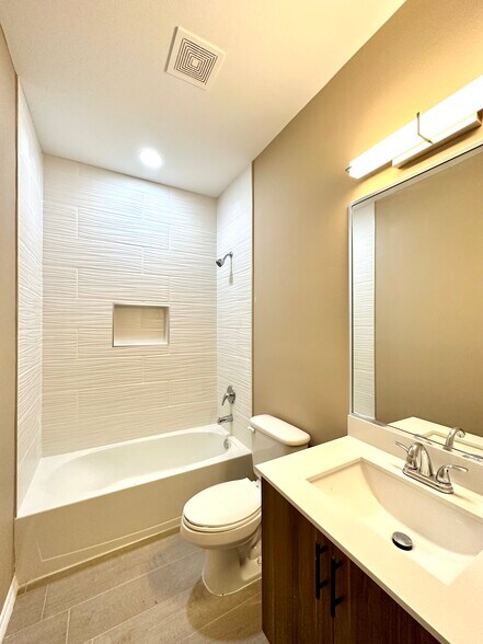 Building Photo - 2915 W Sandlewood St