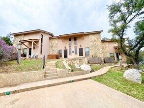 Building Photo - ***2 Bedroom 3 Bathroom Townhome for Lease in Horseshoe Bay, TX.***