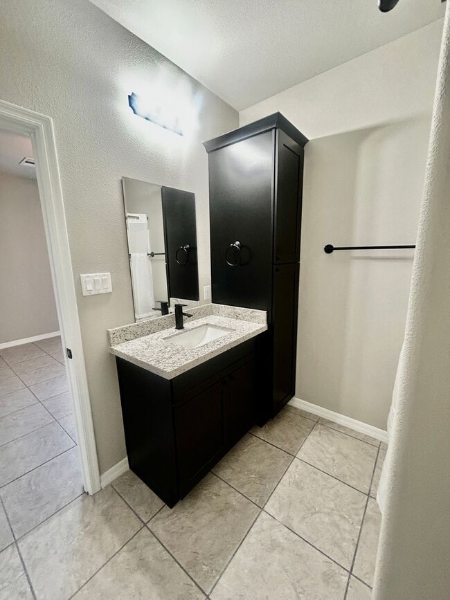 Building Photo - Newer 3-Bedroom Home in La Vida Subdivision-Modern Living with Upgrades Throughout!