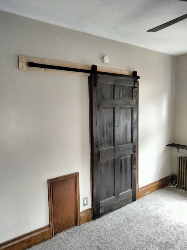 Building Photo - 9-11 Jones St.