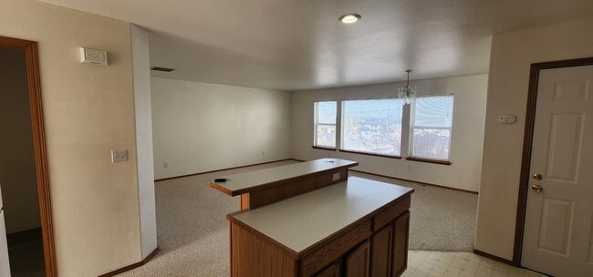 Building Photo - 1326 S Skyline Dr