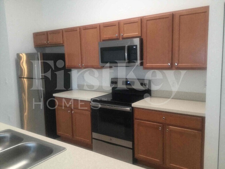 Building Photo - 146 SW Milburn Cir