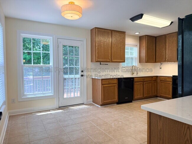 Building Photo - 305 Holly Thorn Trace