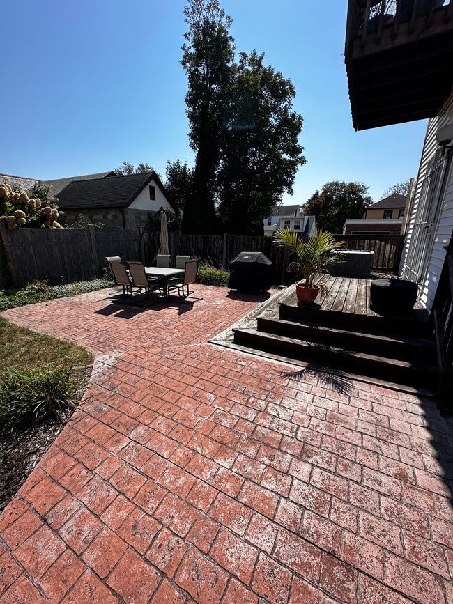 Building Photo - 853 Townsend Ave