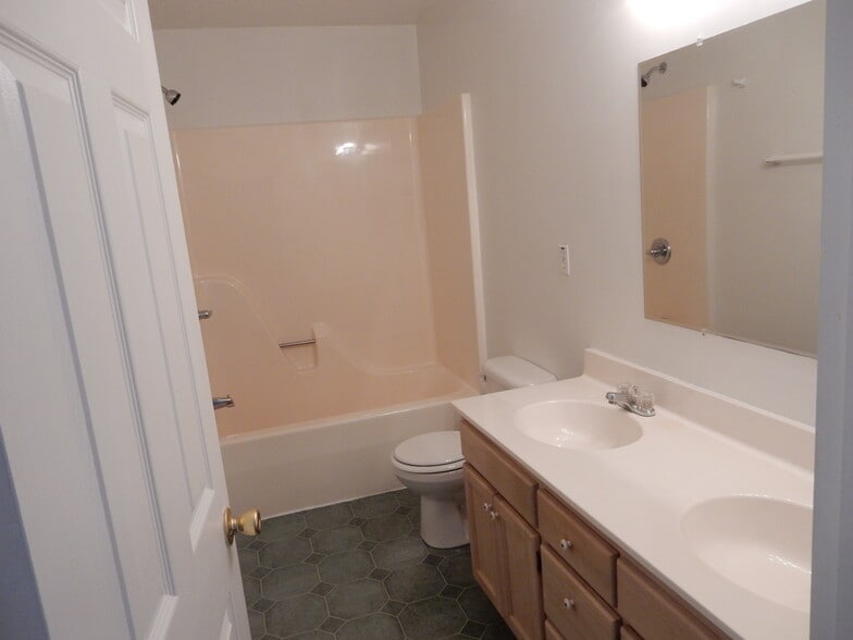 Building Photo - 124 Forest Meadow Ln