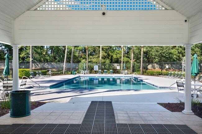 Building Photo - Available NOW