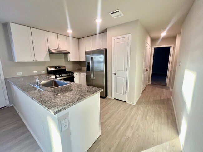 Building Photo - 10631 Varmus Dr