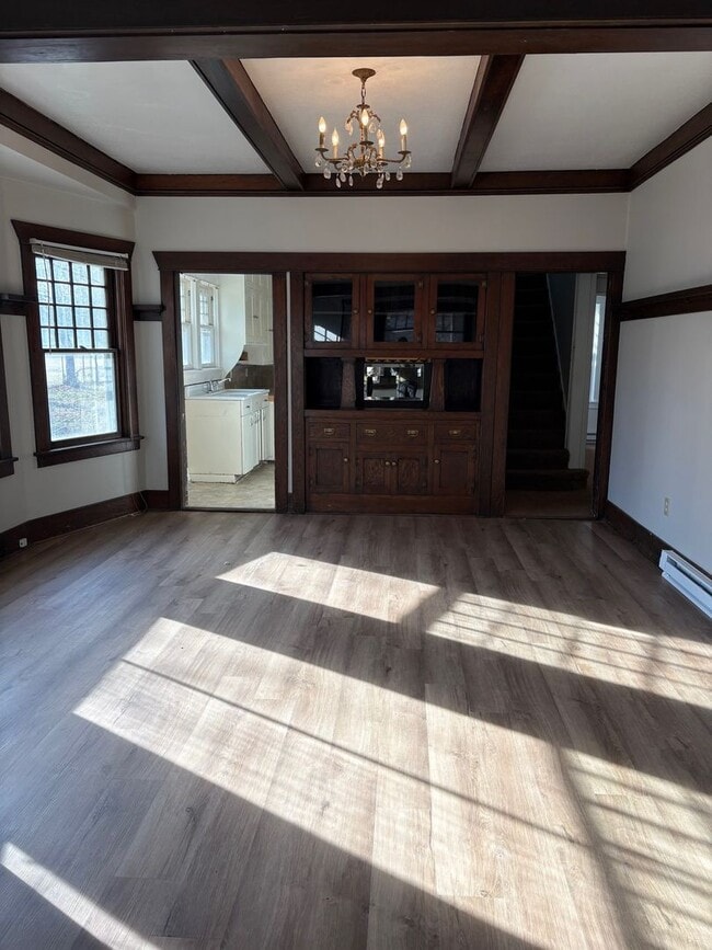 Building Photo - Charming Updated South Hill 4 Bedroom 1 Bath Home