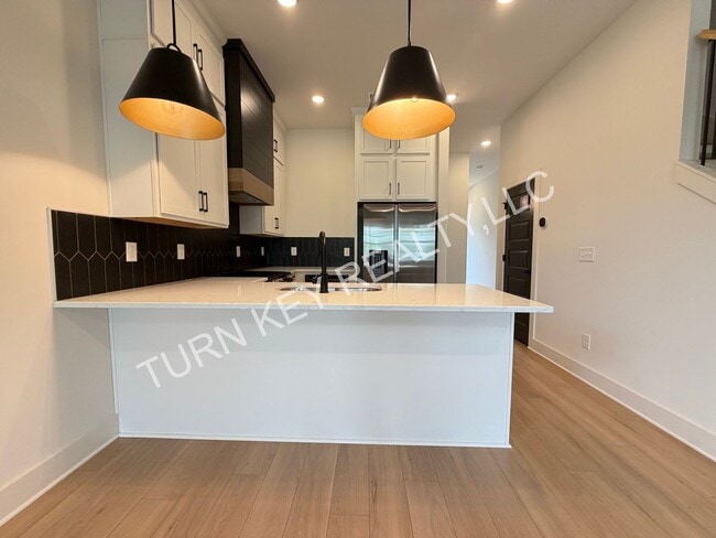 Building Photo - Townhouse for Rent in Hoover