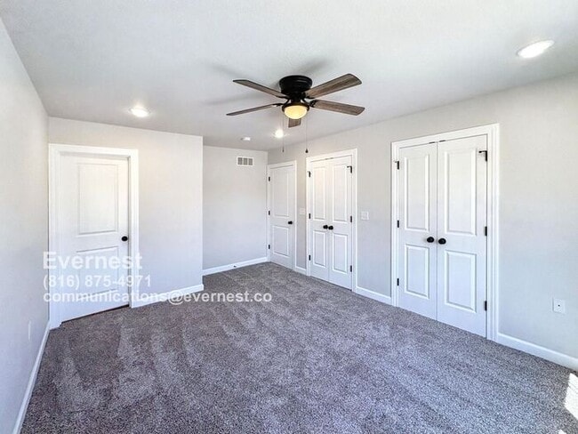Building Photo - Beautiful 3-Bedroom Townhome with Modern A...
