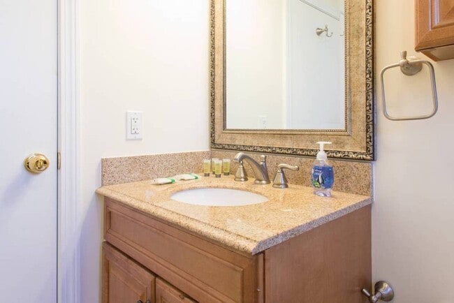 Building Photo - 37 Oxford Cir