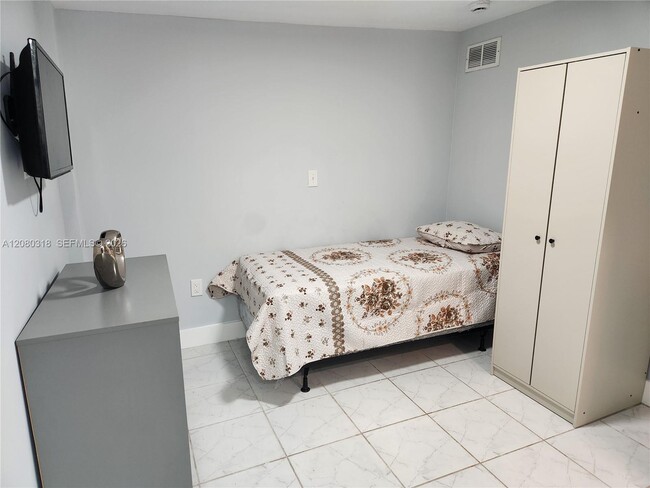 Building Photo - 15014 SW 130th Ct