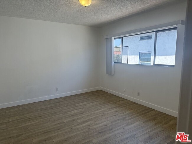 Building Photo - 428 S Wilton Pl