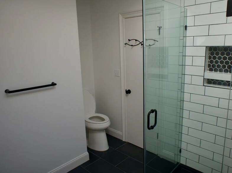 Building Photo - 2289 Bedford St