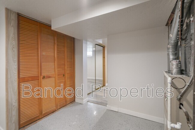 Building Photo - 351 E 4575 S