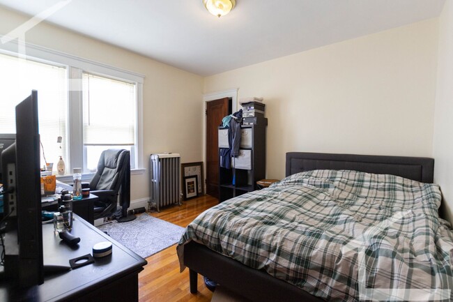 Building Photo - 9/1 Huge 4BR/2BA near Comm Ave, Brighton C...
