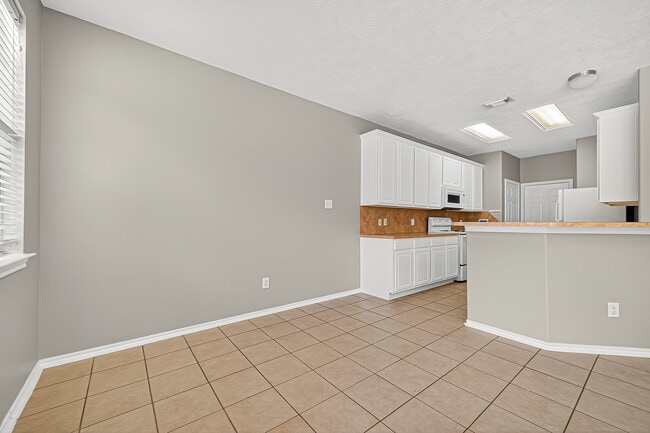 Primary Photo - 110 N Burberry Park Cir