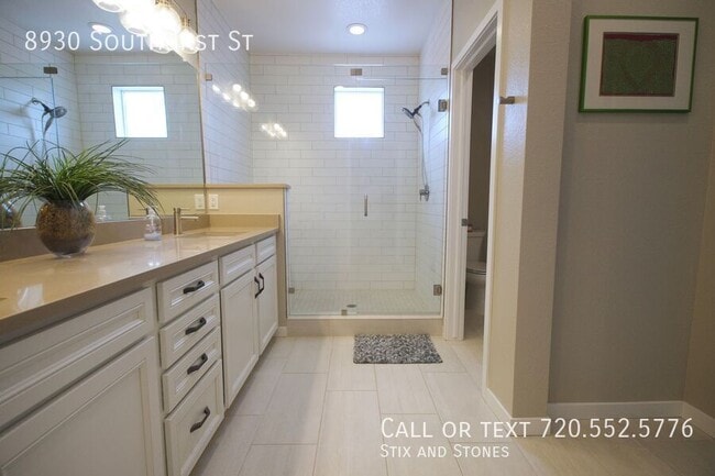 Building Photo - 8930 Southurst St