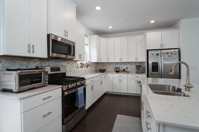 Building Photo - 1907 Swales Ct