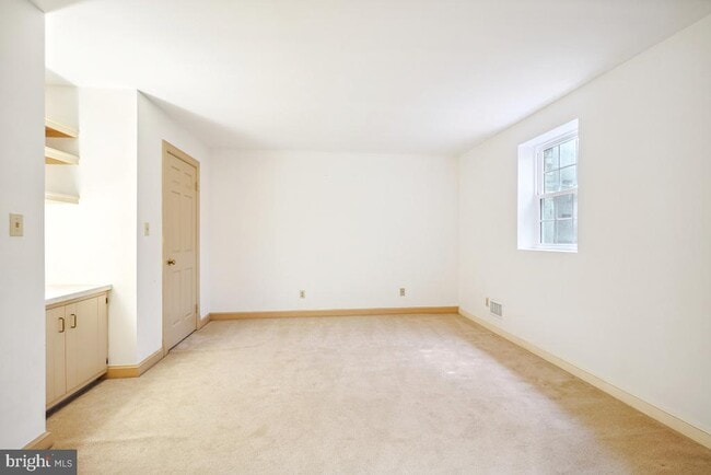 Building Photo - 1210 Suffield Dr