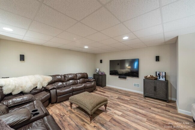 Building Photo - 51152 E Bourne Terrace