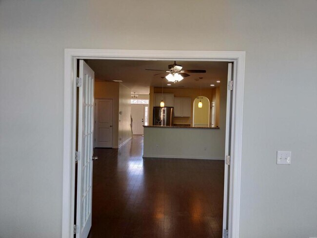 Building Photo - 128 Carolina Wren Ave