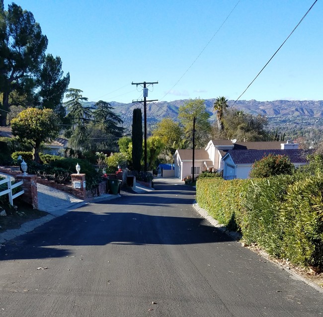 Street scene in the hills. Great cardio walks - 22459 Venido Rd