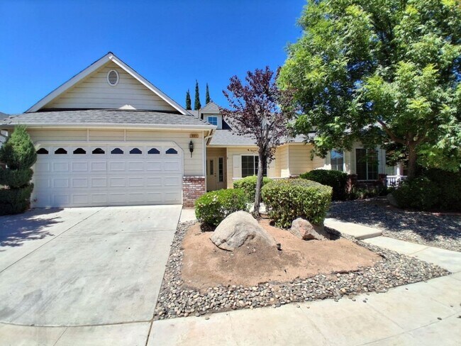 Building Photo - Desirable Clovis Single-Level Home: 3-bedroom, 2-bathroom
