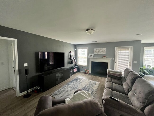 Building Photo - 2860 Bismuth Dr S