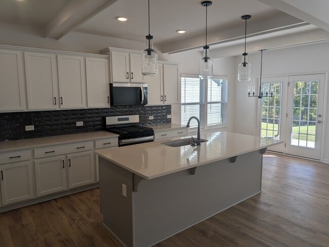 Building Photo - NEW HOUSE Stonebridge Golf Course Views - ...