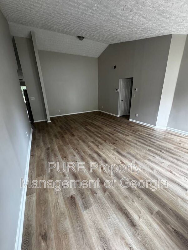 Building Photo - 3181 Kings Glen Dr