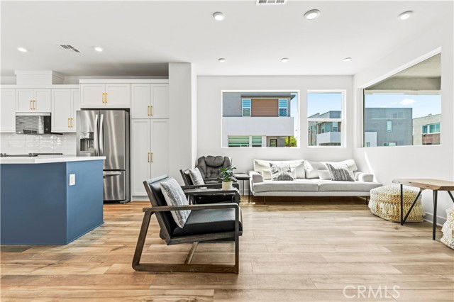 Building Photo - 609 S Lyon St