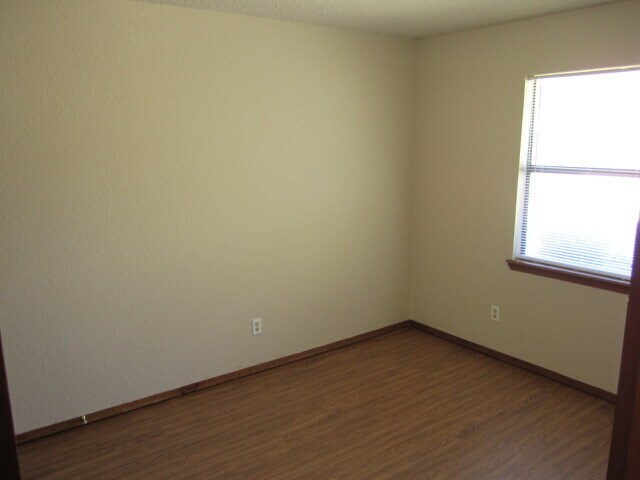 Building Photo - 802 Swan Lake Rd