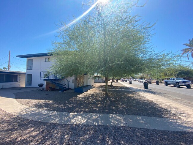 Building Photo - Mesa Centrally located