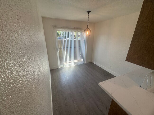 Building Photo - 2340 Villanova Cir