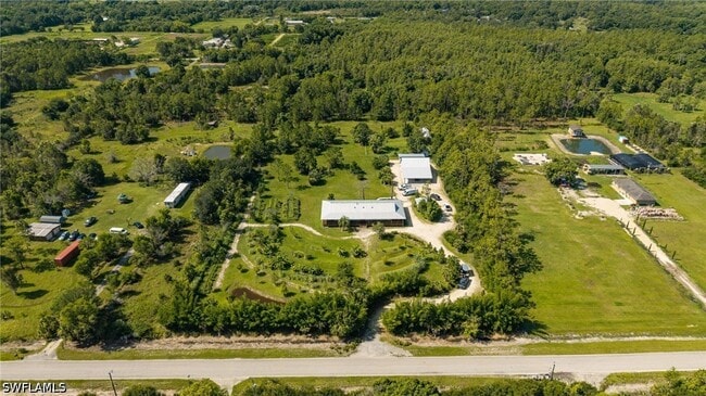 Building Photo - 828 Sanctuary Rd W