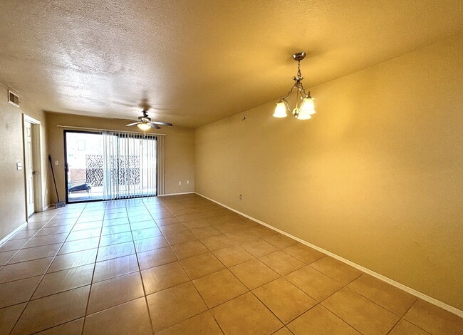 Building Photo - "Discover Modern Comfort: 2-Bed, 2-Bath in Tucsons Foothills “