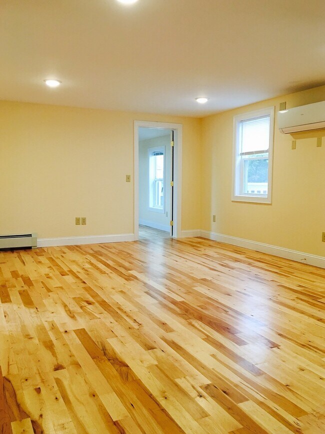 Building Photo - 158 North St