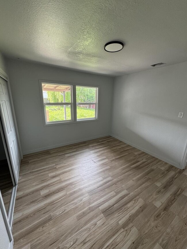 Building Photo - 1854 De Ovan Ave