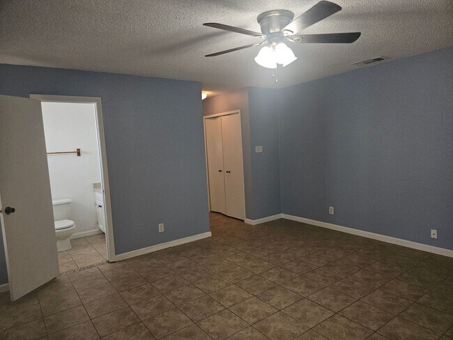 Building Photo - 6823 Grass Valley Dr