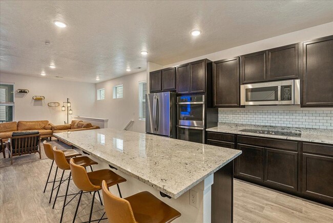 Building Photo - 623 E 460 S