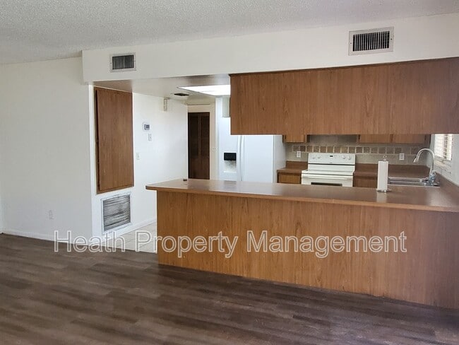 Building Photo - 4624 Landscape Dr