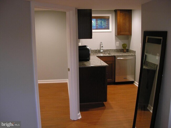 Building Photo - 4217 University Dr