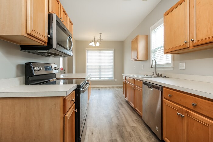 Building Photo - 301 Pimpernel St