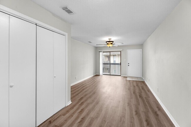 Building Photo - 1900 Bay Area Blvd